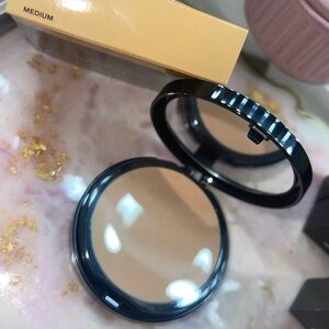 Medium Compact Powder
